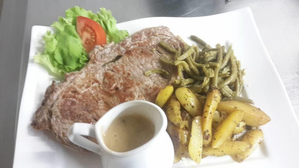 广场餐厅酒店 Voujeaucourt 外观 照片