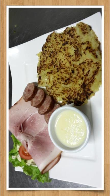 广场餐厅酒店 Voujeaucourt 外观 照片